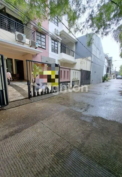 image RUMAH CANTIK 3 LANTAI KOMPLEK BCS KELAPA GADING LINGKUNGAN AMAN DAN TENANG DAN NYAMAN (8)