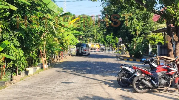 image TURUN HARGA RUMAH MANYAR LOKASI STRATEGIS DEPAN ADA TAMAN ROW JALAN LEBAR (5)