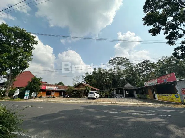 RUMAH USAHA DI JALAN RAYA UTAMA BATURRADEN PURWOKERTO