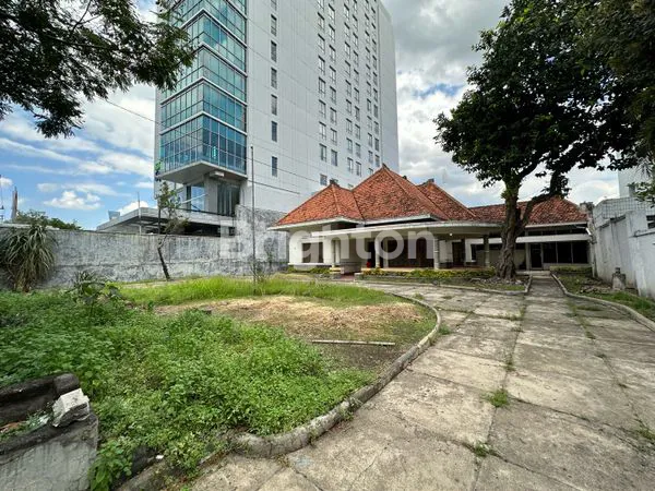 image TURUN HARGA!!! HARGA DI BAWAH NJOP! RUMAH KLASIK HANYA 5 PETAK DARI SIMPANG LIMA SEMARANG (2)