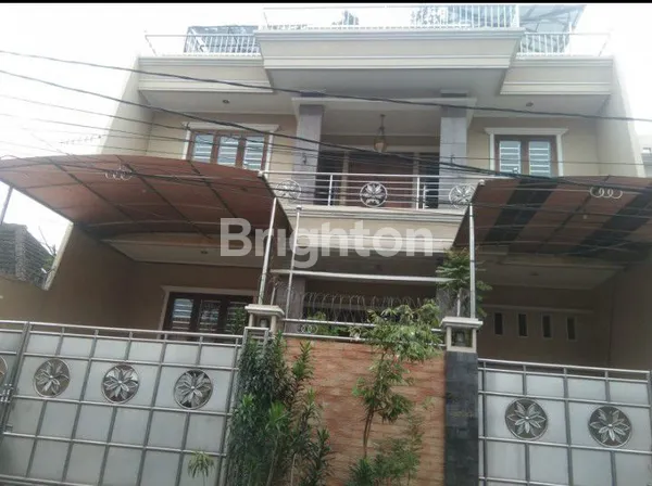 RUMAH BAGUS BESAR DUA LANTAI SIAP HUNI DI CAWANG JAKARTA TIMUR