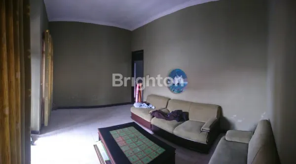 image RUMAH 2 LANTAI DENGAN RUANG TENGAH LUAS DAN HALAMAN BELAKANG LUAS DI CIGANITRI (3)