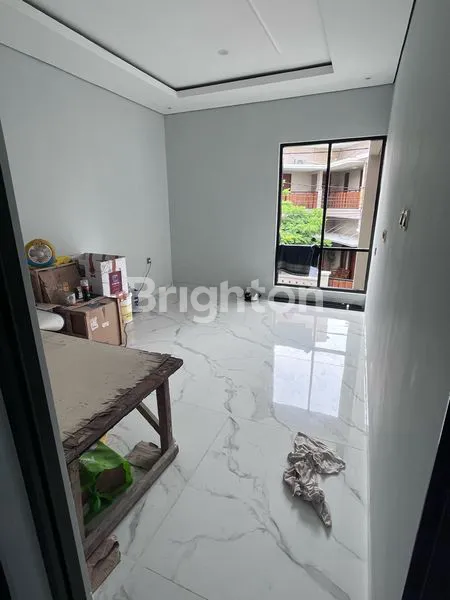 image RUMAH BARU MEWAH MINIMALIS SIAP HUNI DENGAN KOLAM RENANG  DI KAYU PUTIH PULOMAS (7)