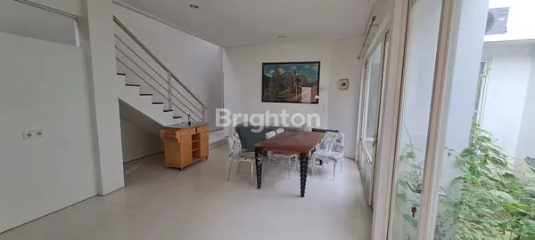 image RUMAH DI FOREST MANSION WIYUNG SURABAYA (4)