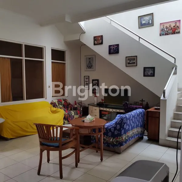 image RUMAH MEWAH DIDAERAH PALMERAH JAKARTA BARAT (2)