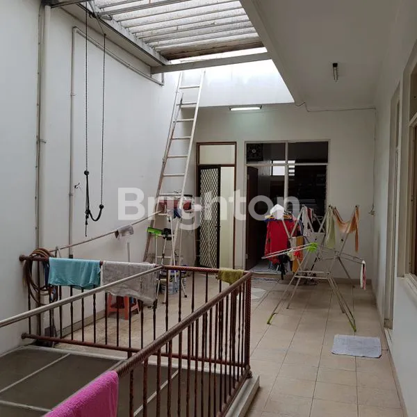 image RUMAH MEWAH DIDAERAH PALMERAH JAKARTA BARAT (5)