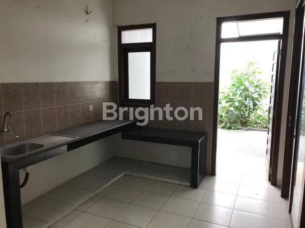 image RUMAH TENGAH KOTA COCOK UNTUK KANTOR DAN RUMAH TINGGAL (3)