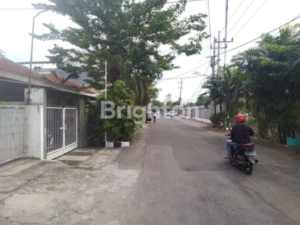 image RUMAH 2 LT DI JL MANYAR KERTOARJO SURABAYA DEKAT BONCAFE MANYAR (3)