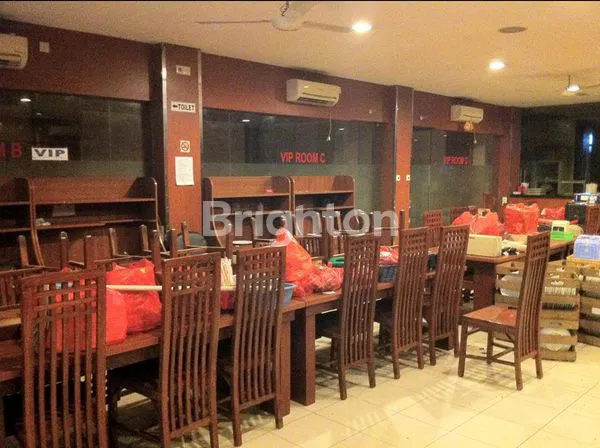 image GEDUNG 3 LANTAI DI LOKASI STRATEGIS KOTA SAMARINDA (1)