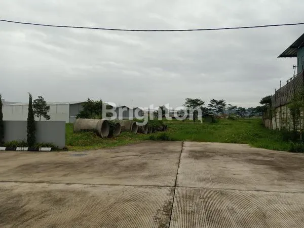 image HANYA DI BATUJAJAR YANG ADA KOMPLEK PER GUDANG AN  MODERN SUASANA VILLA  (4)