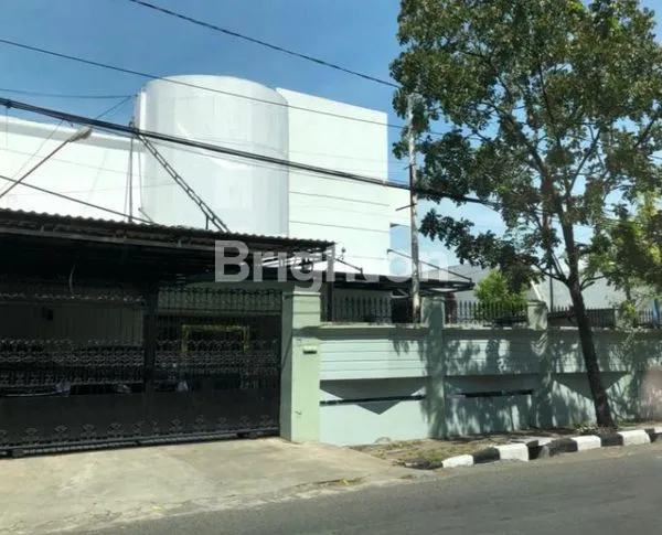 BANGUNAN 2 LANTAI RAYA JEMURSARI COMMERCIAL AREA