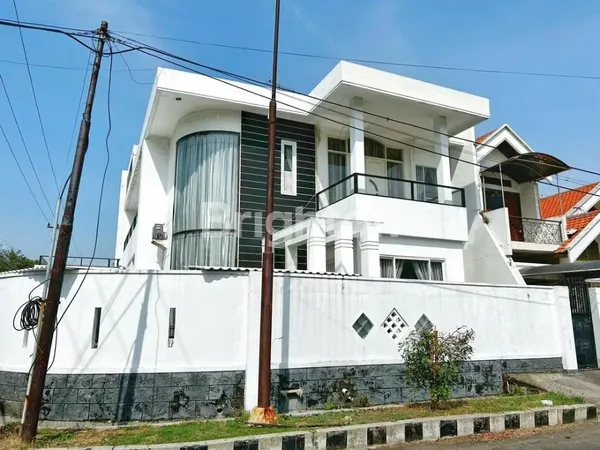 image RUMAH HOOK DHARMAHUSADA INDAH STRATEGIS DEKAT GALAXY MALL AKSES MUDAH (2)