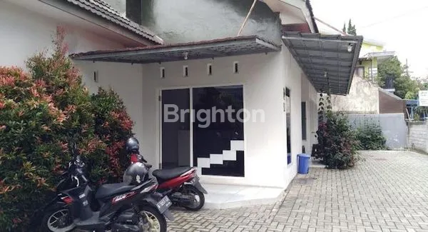 image RUMAH LUAS HITUNG TANAH LOKASI STRATEGIS DI POROS JL RAYA PUSAT KOTA BATU (2)