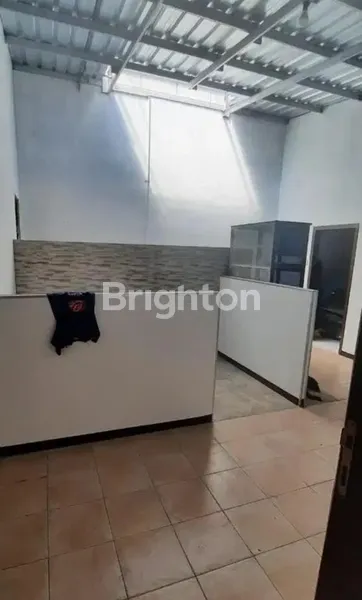 image RUMAH TERAWAT DI RUNGKUT, LOKASI STRATEGIS (7)