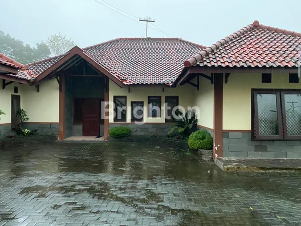 RUMAH VILA DI TRETES JL MAGESARI LOKASI STRATEGIS DAN PEMANDANGAN CIAMIK