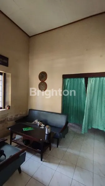 image RUMAH KLASIK KOLONIAL 1705 M2 KEDIRI KOTA (3)