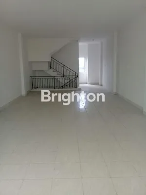 image RUKO BARU, 4.5 LANTAI, SIAP PAKAI,TINGGI PLAVON LANTAI 1: 5M, PARKIR 6 MOBIL/RUKO,COCOK UNTUK USAHA (2)