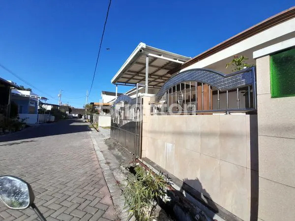 image SOLO, SOLO BARU, ADA RUMAH LOKASI PADAT PENDUDUK, NYAMAN DAN AKSES KE JALAN UTAMA DEKAT (3)