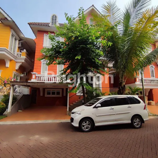 image RUMAH OMAHA VILLAGE 3 LANTAI LOKASI STRATEGIS DI GADING SERPONG (1)