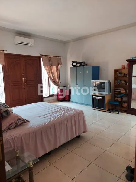 image RUMAH 2 LANTAI SUPER MEWAH ARAYA 1 ROW BESAR FURNISHED SIAP PAKAI DEKAT KERTAJAYA DHARMAHUSADA MANYAR KERTOARJO (1)