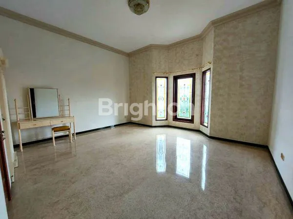 image RUMAH MEWAH 2 LANTAI DI ISTANA DIENG, MALANG (4)