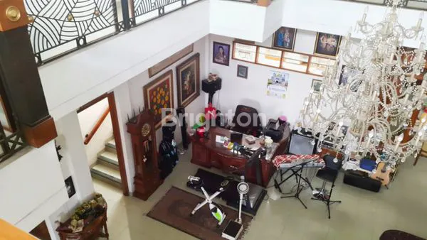 image RUMAH CANTIK  SANGAT TERAWAT LINGKUNGAN NYAMAN DAN AMAN DI TUBAGUS ISMAIL BANDUNG  (8)