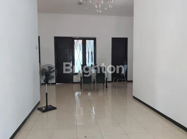 image RUMAH BERSIH TERAWAT PALM SPRING REGENCY SIAP HUNI (2)