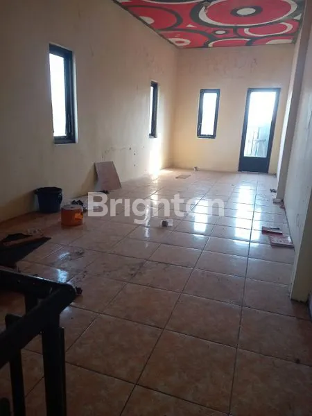 image RUKO 2 LANTAI MURAH DI HOOK.SAMPING MIXUEPOROS JALAN UTAMA BATU (6)