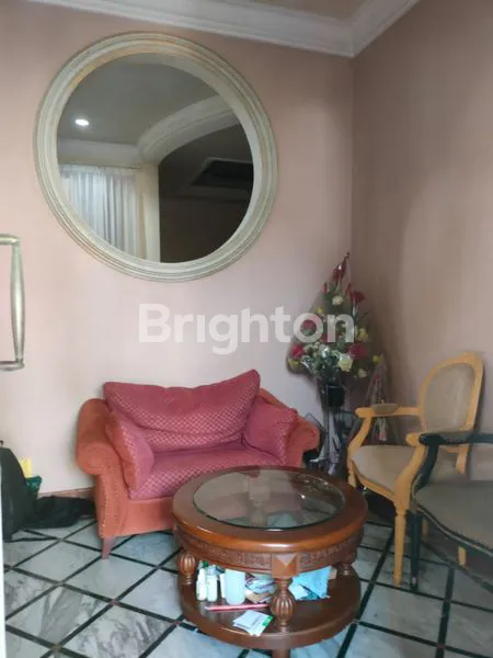 image RUMAH MODERN DI MANYAR KERTOADI (2)