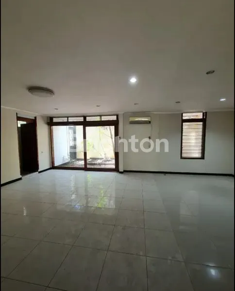 image BANGUNAN DI RAYA KARTINI SURABAYA DEKAT TUNJUNGAN PLAZA, DIPONEGORO, RAYA DARMO (4)