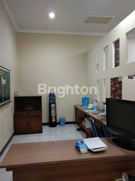 image RUMAH STRATEGIS YANG COCOK BUAT USAHA / KANTOR SELANGKAH KE JL. MAJAPAHIT (3)
