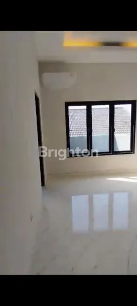 image RUMAH BARU GRESS MINIMALIS 2LANTAI DI MEDOKAN GUNUNGANYAR RUNGKUT SURABAYA. ISTIMEWA DALAMNYA SDH ADA AC DAN WATERHEATER. (3)