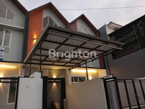 image RUMAH 2 LANTAI MODERN DI RUNGKUT (1)