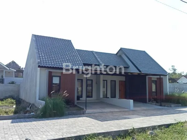 image CLUSTER TOWN HOUSE TIPE ANTHURIUM  BERKONSEP SMART HOUSE. HARGA MULAI 700 JUTAAN . LOKASI JL. KALIURANG KM 12.AMAN 24 JAM SEKURITI ONE GATE SYSTEM.LOKASI STRATEGIS :20 MENIT KE UGM, 8 MENIT KE KAMPUS TERPADU UII, 3 MENIT K (1)