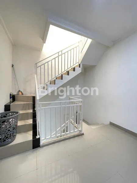 image RUMAH TOMANG 2 LT FULL FURNISHED SIAP HUNI (2)