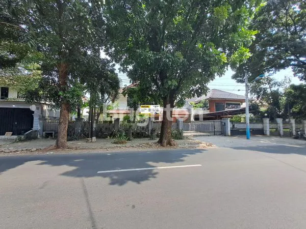 image RUMAH 2 LANTAI KOLAM RENANG CIRACAS JAKARTA TIMUR (2)