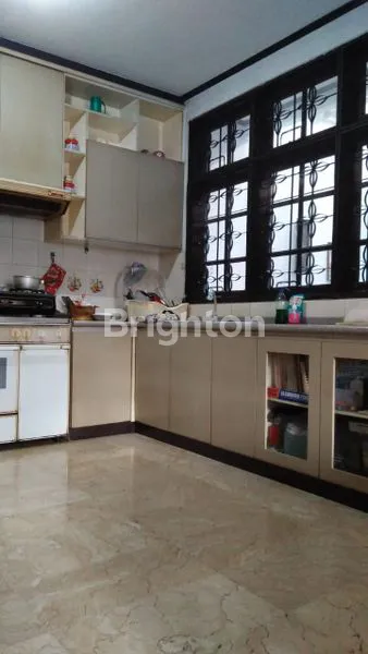 image RUMAH 2 LANTAI KOLAM RENANG CIRACAS JAKARTA TIMUR (8)