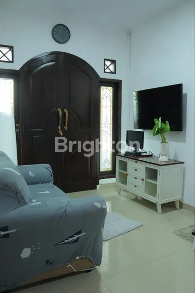 image RUMAH 3 LANTAI, FULL FURNISHED MEWAH, NYAMAN, STRATEGIS DI RAWASARI JAKARTA PUSAT (1)