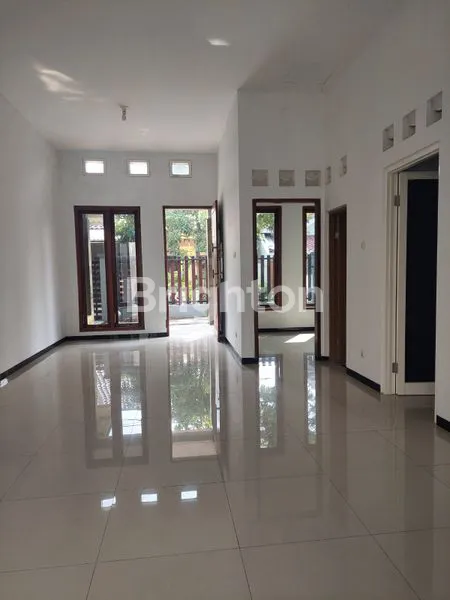 image RUMAH TENGAH KOTA SIDOARJO SIAP HUNI (6)