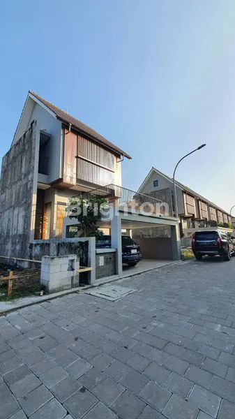 image RUMAH MEWAH 2 LT , MODEL JEPANG,  DI PERUMAHAN ELITE CLUSTER ONE GATE, COLOMADU,  SOLO (2)