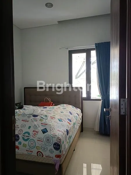 image RUMAH MEWAH 2 LANTAI,  INCLUDE FURNISHED, DIPERUMAHAN CLUSTER ONE GATE COLOMADU SOLO (2)