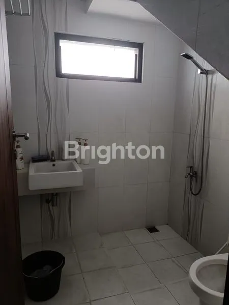 image RUMAH MEWAH 2 LANTAI,  INCLUDE FURNISHED, DIPERUMAHAN CLUSTER ONE GATE COLOMADU SOLO (6)