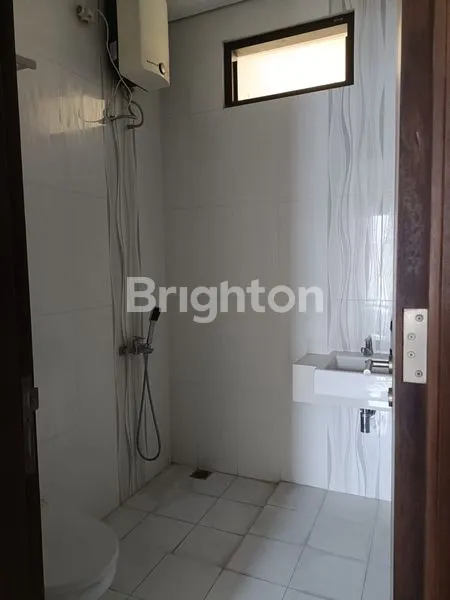 image RUMAH MEWAH 2 LANTAI,  INCLUDE FURNISHED, DIPERUMAHAN CLUSTER ONE GATE COLOMADU SOLO (5)