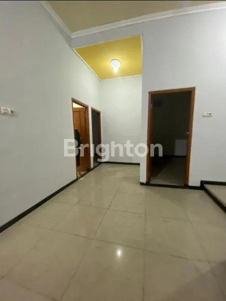 image RUKO 2 LANTAI DI NOL JALAN SURABAYA TIMUR  (4)