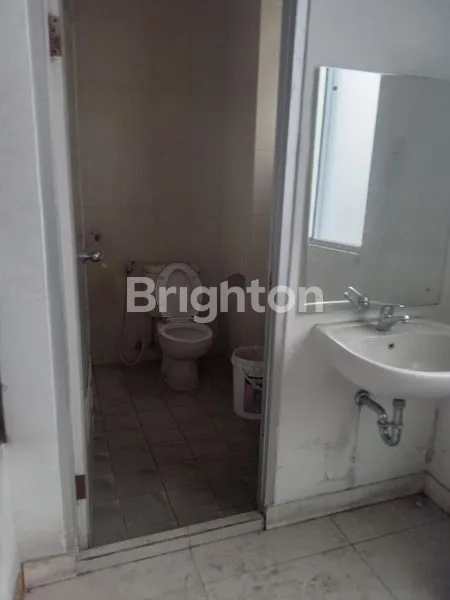 image RUKO GANDENG CANTIK DAN STRATEGIS DI PUSAT KOTA (8)