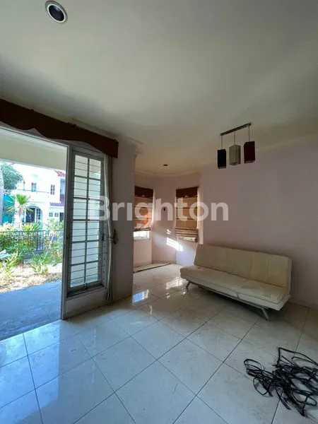 image RUMAH SAN DIEGO 200M2 FURNISH KAWASAN ELIT PAKUWON CITY (2)