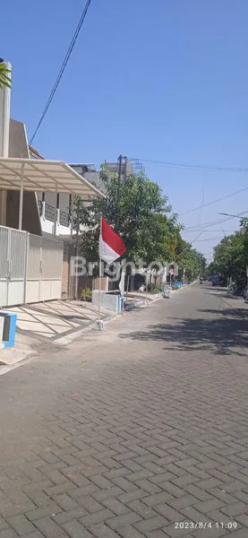 image RUMAH GRESS MINIMALIS LOKASI DEKAT RAYA MERR (2)