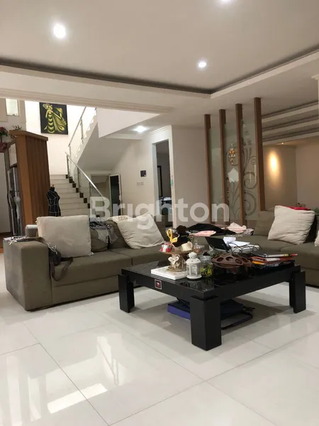 image RUMAH 3 LANTAI PAKUWON CITY CLUSTER VILLA ROYAL SURABAYA (2)