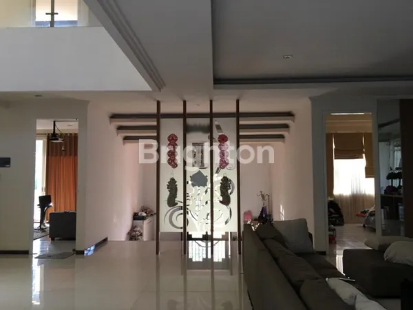 image RUMAH 3 LANTAI PAKUWON CITY CLUSTER VILLA ROYAL SURABAYA (8)