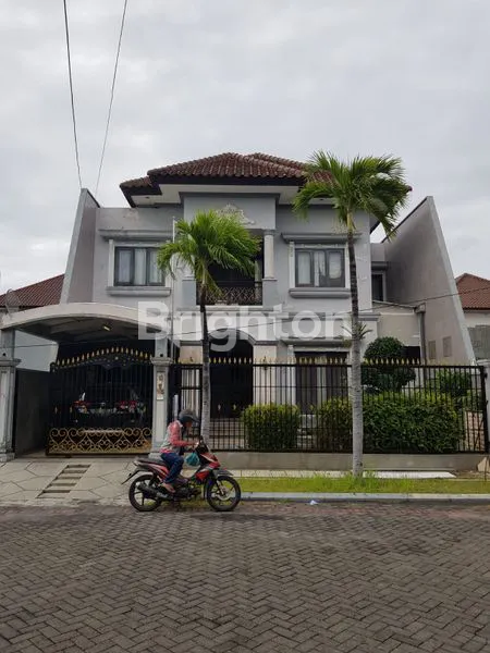 RUMAH MEWAH MANYAR KERTOADI